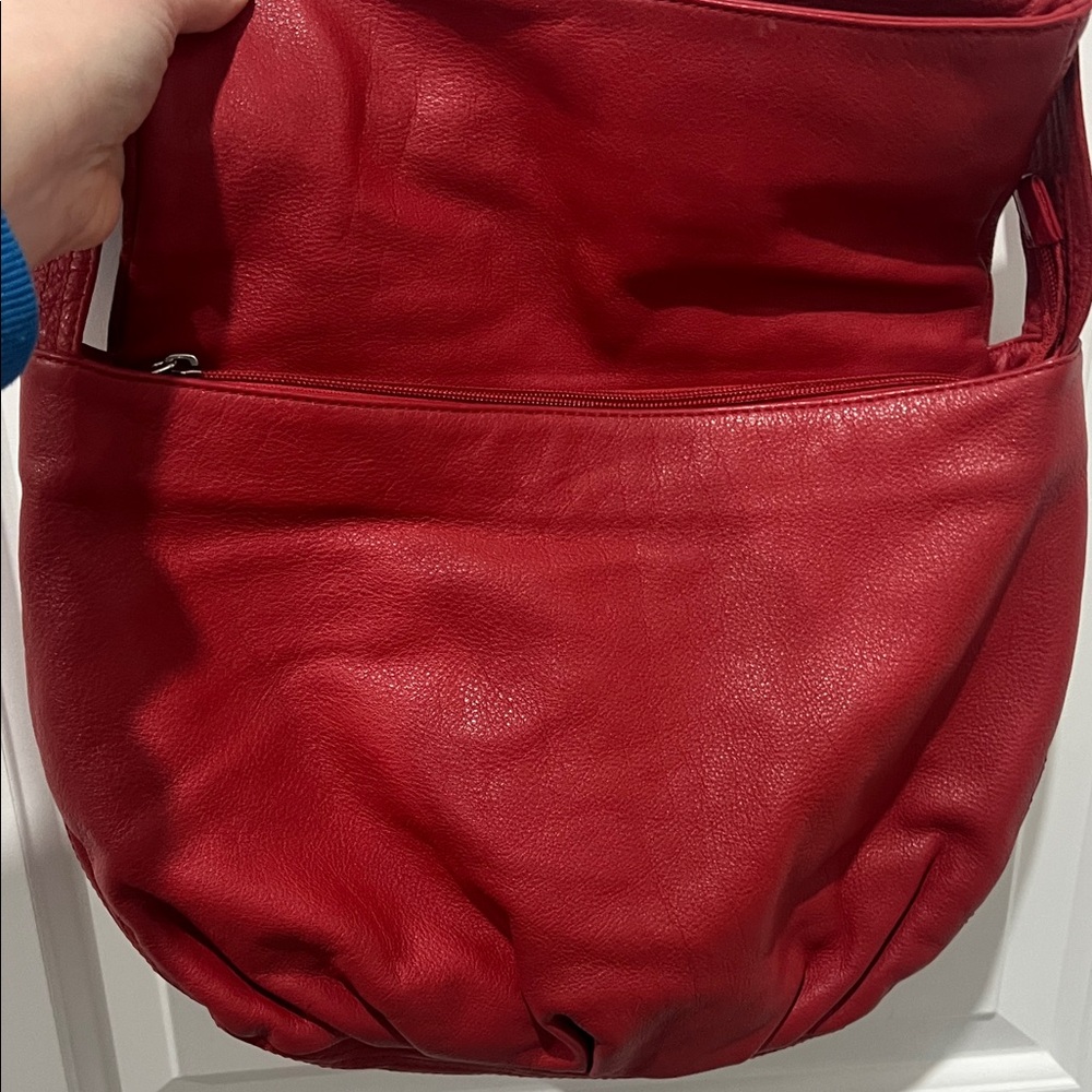 Elegant Mandarina Duck Red Leather Crossbody Bag - Picture 7 of 12
